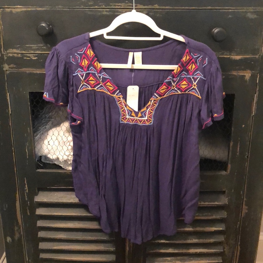 NWT Embroidered Tribal Flutter Sleeve Top sz S